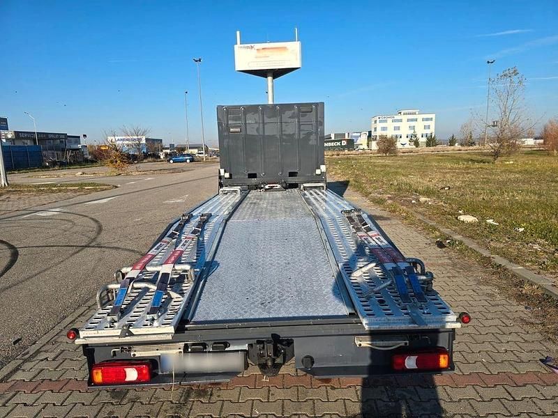 Gebraucht Iveco Daily 179 PS (131 kW) 2023 Grau