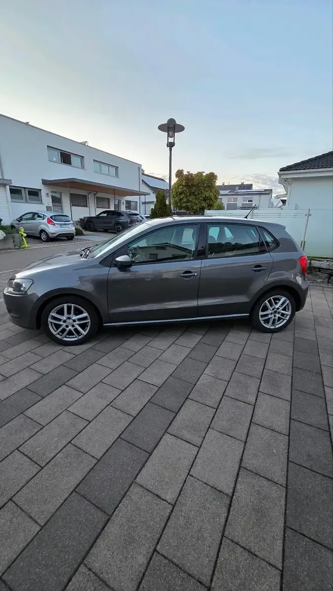 Gebraucht VW Polo 60 PS (44 kW) 2010 Grau Kleinwagen