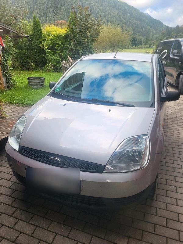Gebraucht Ford Fiesta 68 PS (50 kW) 2004 Silber Kleinwagen
