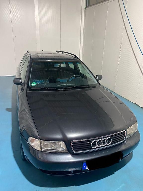 Schwarz Gebraucht 1998 Audi A4 Kombi | 900 € - Bild 1/4