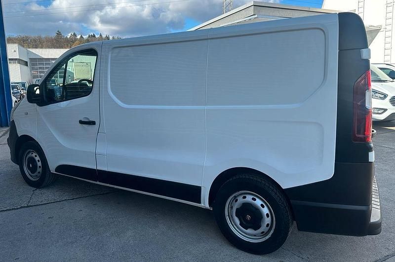 Gebraucht Opel Vivaro 121 PS (88 kW) 2018 Weiß Van / Kleinbus