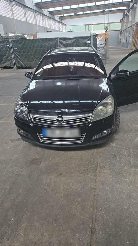 Schwarz Gebraucht 2007 Opel Astra Kombi | 1.900 € - Bild 1/4