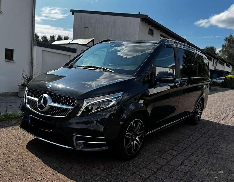 Grau Gebraucht 2019 Mercedes V300 Van / Kleinbus | 45.990 € (Fairer Preis) - Bild 1/4