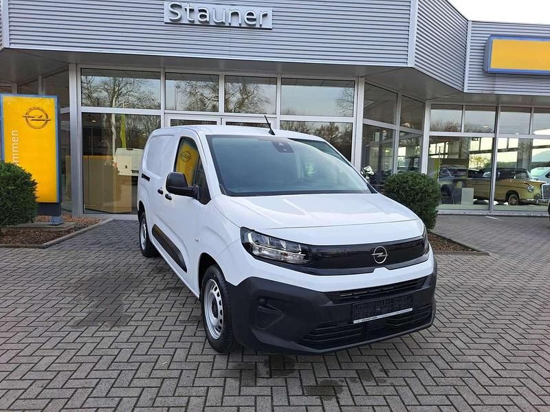 Neu Opel Combo Basis 131 PS (96 kW) 2025 Weiß Kombi