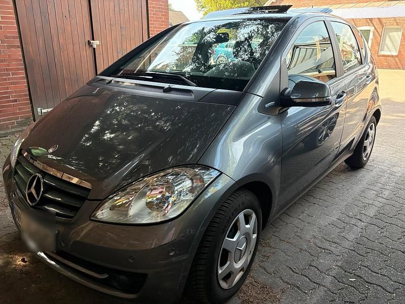Grau Gebraucht 2010 Mercedes A160 Kleinwagen | 4.450 € (Guter Preis) - Bild 1/4