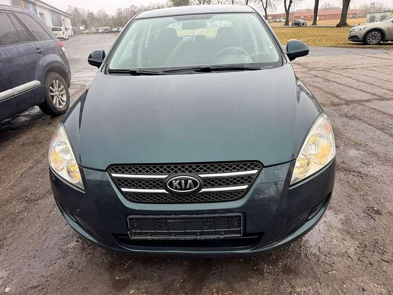 Gebraucht Kia Ceed LX 109 PS (80 kW) 2008 Yorkshiregrün met. Kleinwagen