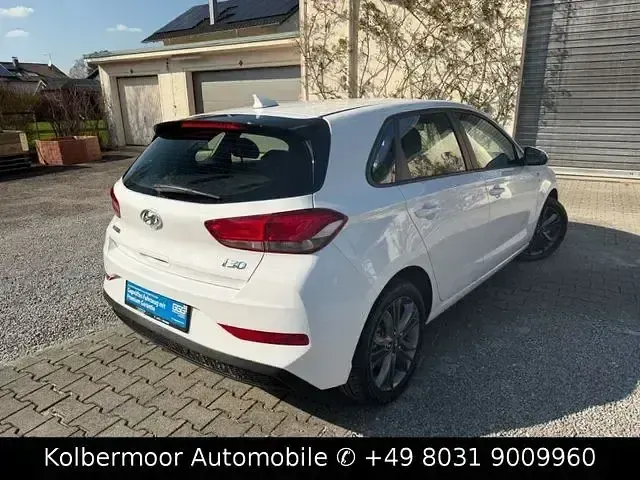 Gebraucht Hyundai i30 120 PS (88 kW) 2024 Weiß Limousine