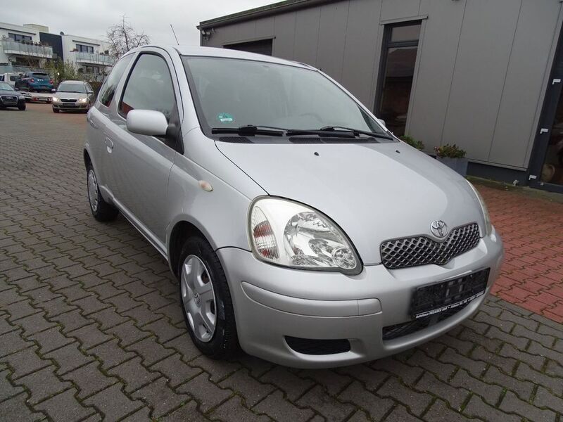 Silber Gebraucht 2003 Toyota Yaris Sol Kleinwagen | 4.290 € (Teuer) - Bild 1/4
