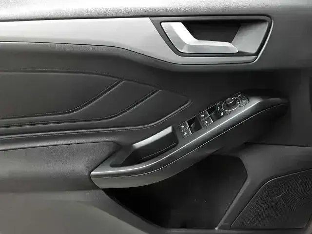 Gebraucht Ford Focus Cool & Connect 120 PS (88 kW) 2022 Frostweiss Kombi