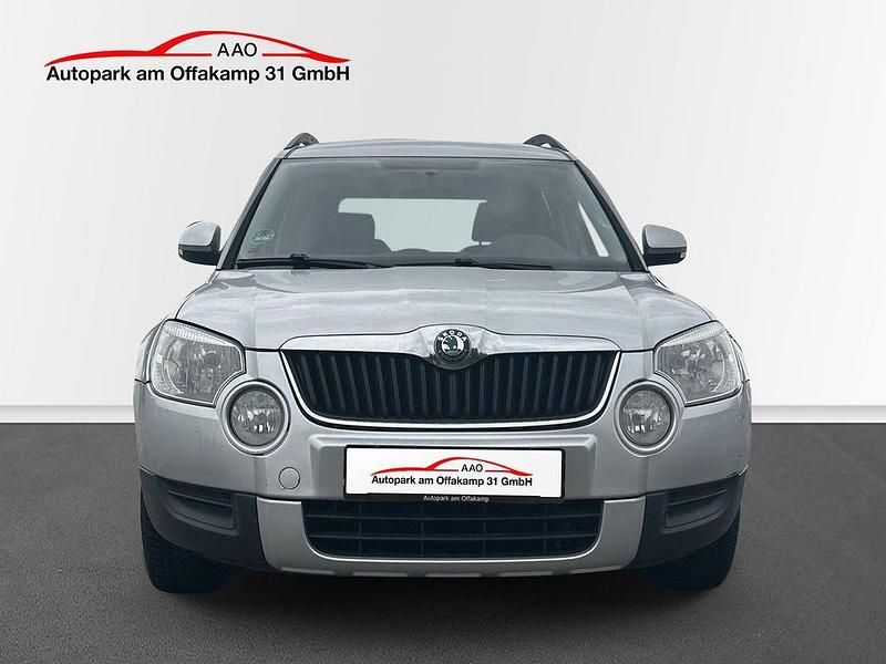 Gebraucht Skoda Yeti Plus Edition 105 PS (77 kW) 2012 Stribrna brilliant/ brilliants SUV