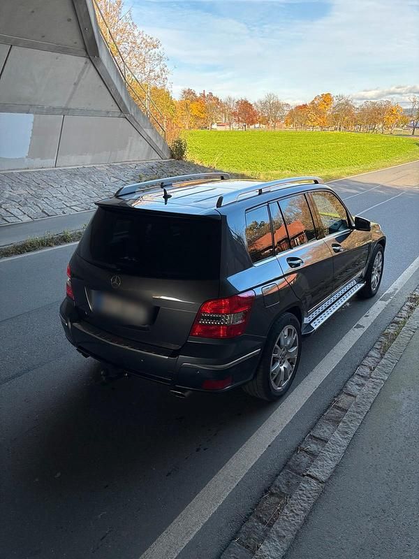 Grau Gebraucht 2009 Mercedes GLK320 SUV | 10.000 € (Guter Preis) - Bild 1/4