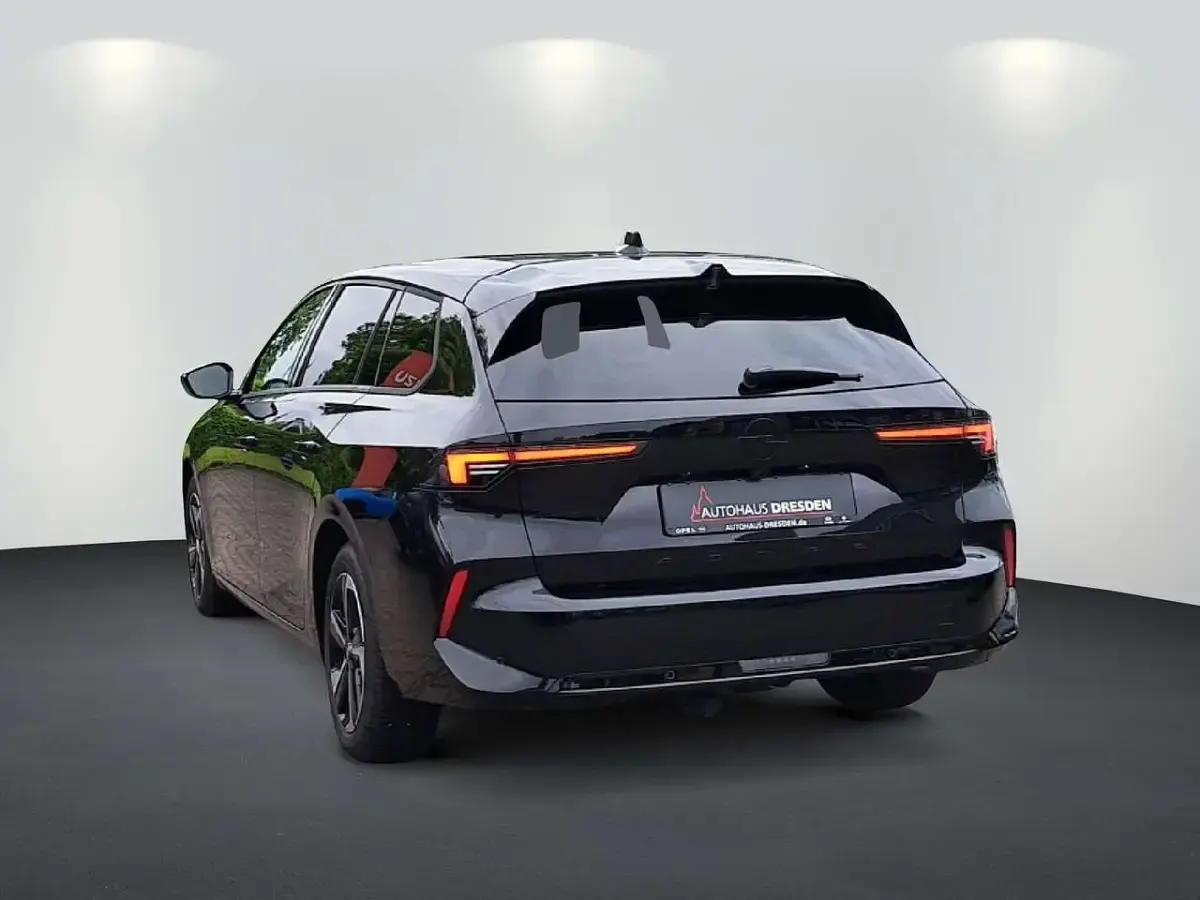 Gebraucht Opel Astra 131 PS (96 kW) 2025 Karbon schwarz (metallic) Kleinwagen