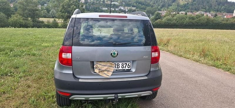 Andere außenfarben Gebraucht 2012 Skoda Yeti Ambition SUV | 5.499 € (Guter Preis) - Bild 1/4