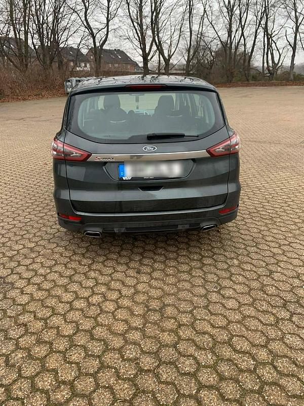 Gebraucht Ford S-MAX Titanium 189 PS (139 kW) 2017 Grün Van / Kleinbus