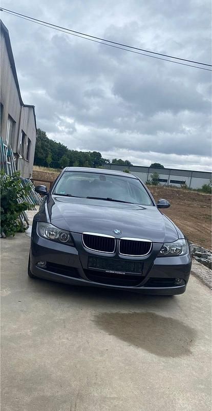 Grau Gebraucht 2006 BMW 318 Kombi | 2.250 € (Guter Preis) - Bild 1/4