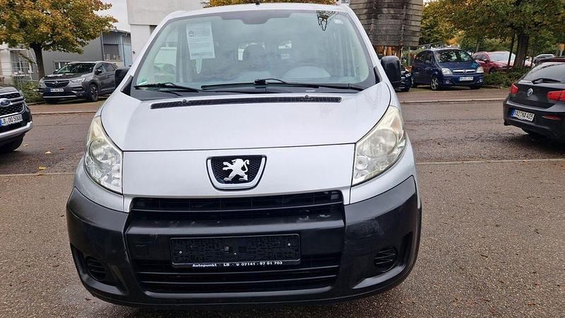 Gebraucht Peugeot TePee 90 PS (66 kW) 2011 Silber Van / Kleinbus