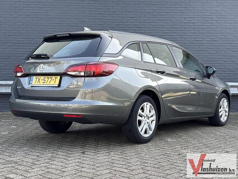 Gebraucht Opel Astra Edition 105 PS (77 kW) 2018 Grau Kombi