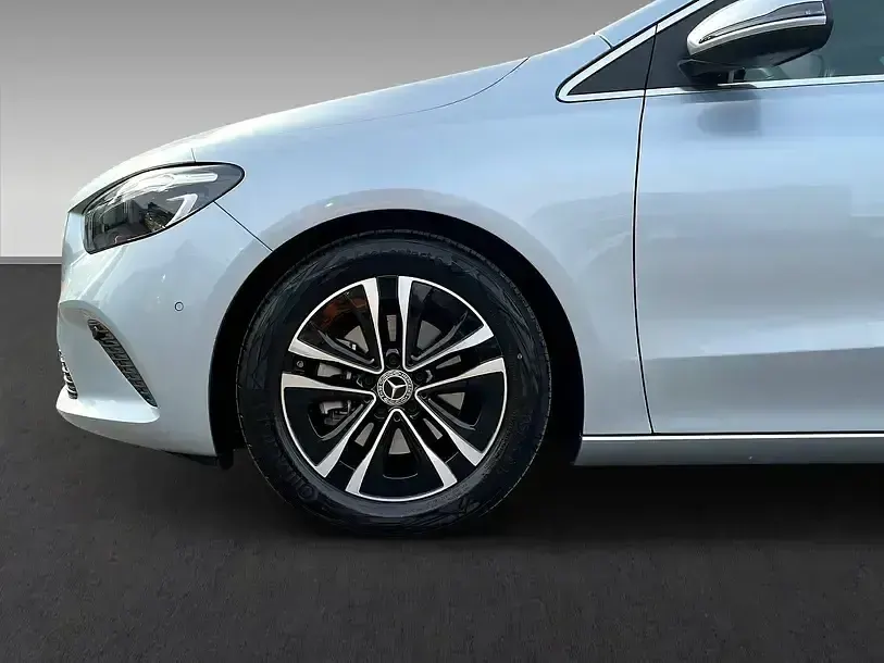Gebraucht Mercedes B200 Advanced 150 PS (110 kW) 2025 Silber Van / Kleinbus
