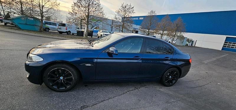 Gebraucht BMW 520 184 PS (135 kW) 2012 Blau Limousine