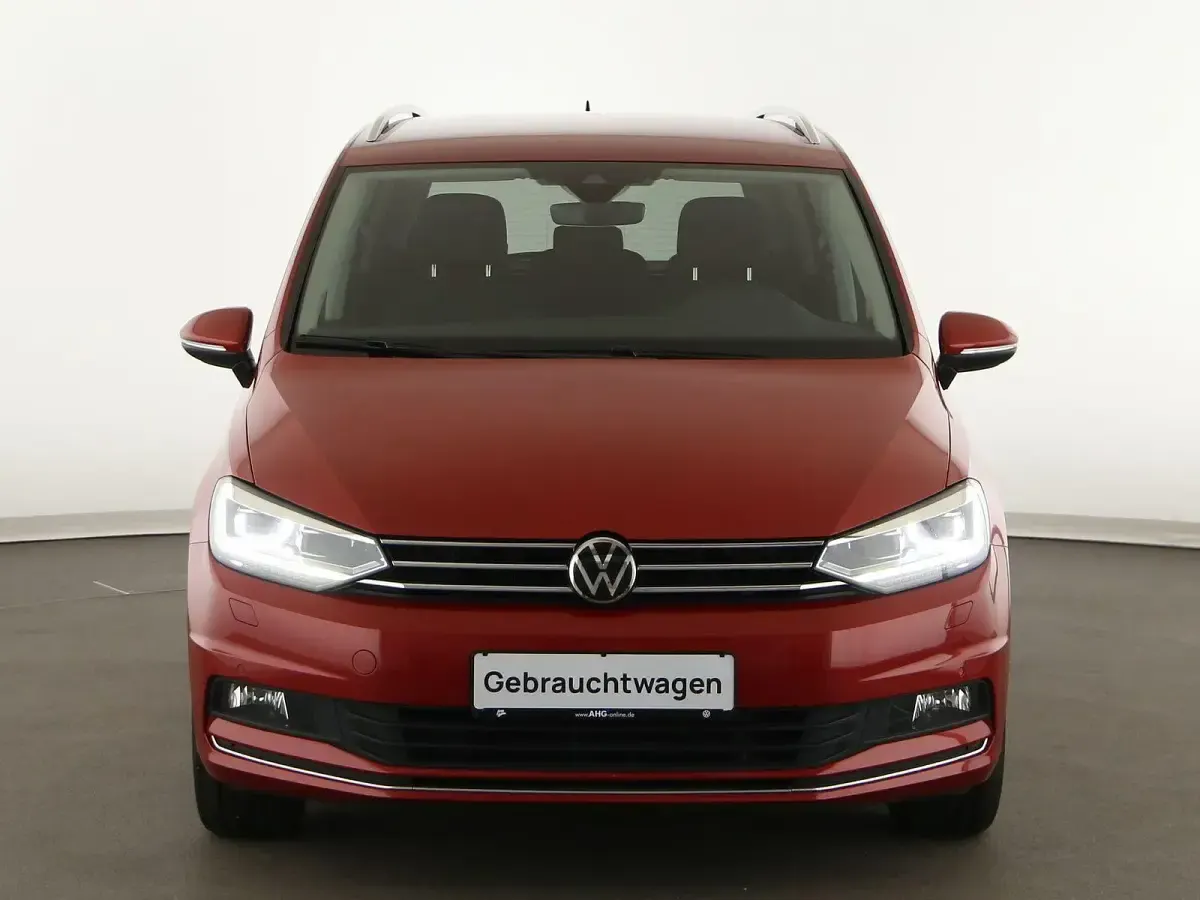 Gebraucht VW Touran Highline 150 PS (110 kW) 2022 Rot Van / Kleinbus