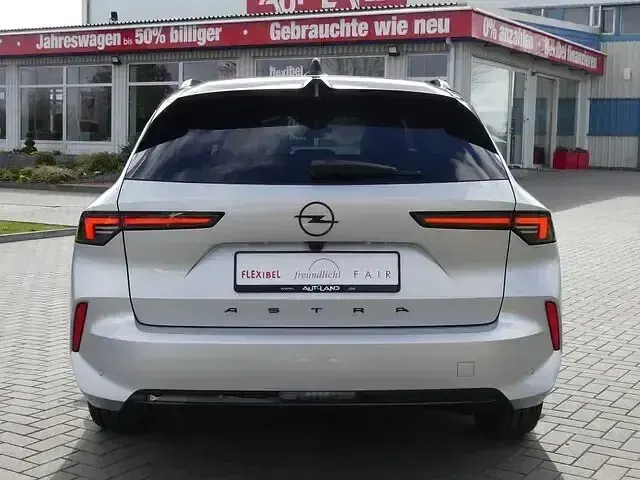 Neu Opel Astra 131 PS (96 kW) 2025 Silber Kombi