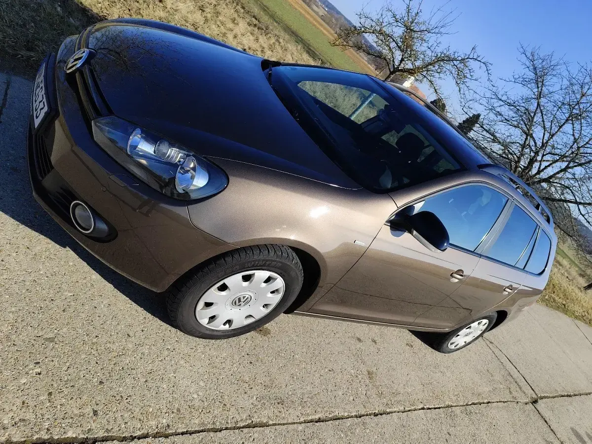 Gebraucht VW Golf VII Match 105 PS (77 kW) 2013 Braun Kombi
