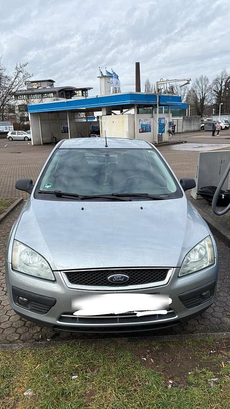 Grau Gebraucht 2004 Ford Focus | 1.899 € (Teuer) - Bild 1/4