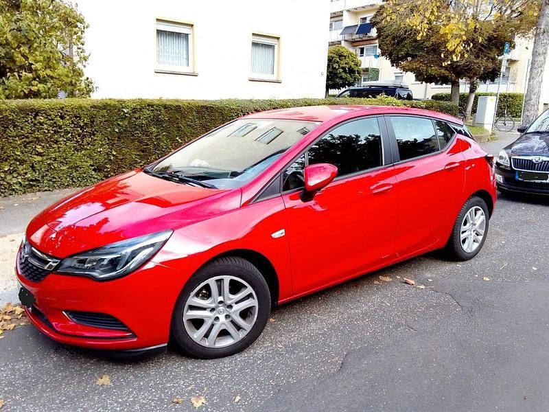Rot Gebraucht 2016 Opel Astra Selection Limousine | 8.300 € (Guter Preis) - Bild 1/4