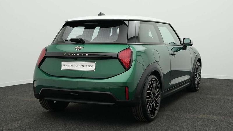 Gebraucht Mini Cooper Favoured 156 PS (114 kW) 2024 Grün Kleinwagen