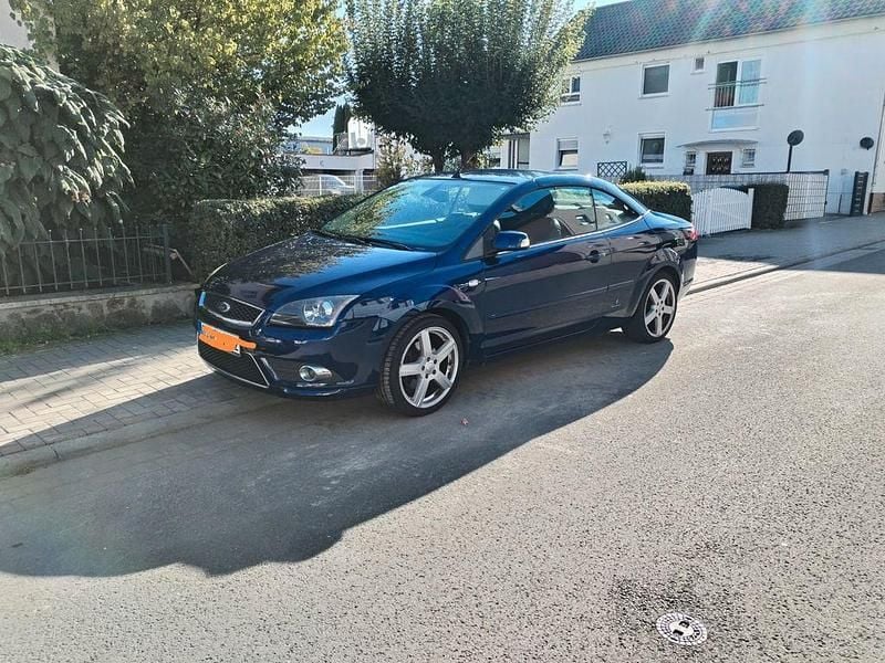 Blau Gebraucht 2007 Ford Focus Cabriolet Titanium Cabrio | 4.100 € (Fairer Preis) - Bild 1/4