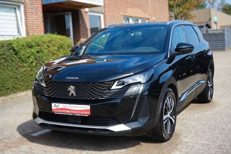 Lackierung schwarz perla nera/ Gebraucht 2021 Peugeot 5008 Allure Van / Kleinbus | 24.400 € (Guter Preis) - Bild 1/4
