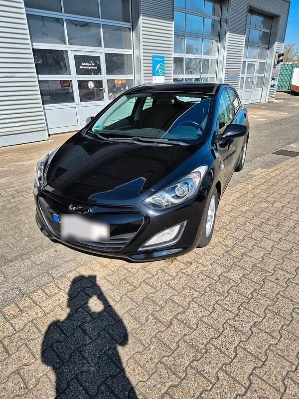 Gebraucht Hyundai i30 Classic 99 PS (72 kW) 2012 Schwarz Kleinwagen