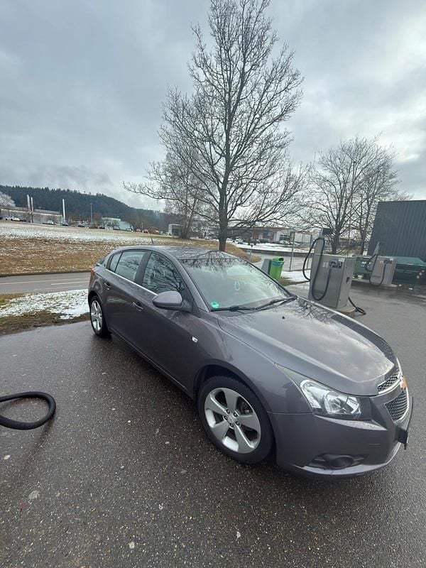 Andere farben Gebraucht 2013 Chevrolet Cruze Kombi | 2.600 € - Bild 1/4