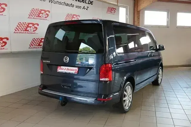 Gebraucht VW Multivan 150 PS (110 kW) 2021 Starlight blue Van / Kleinbus