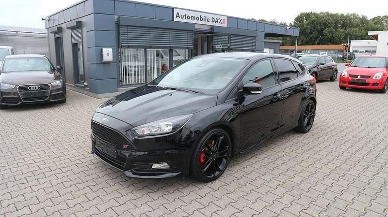 Schwarz Gebraucht 2017 Ford Focus ST Limousine | 12.990 € (Guter Preis) - Bild 1/4