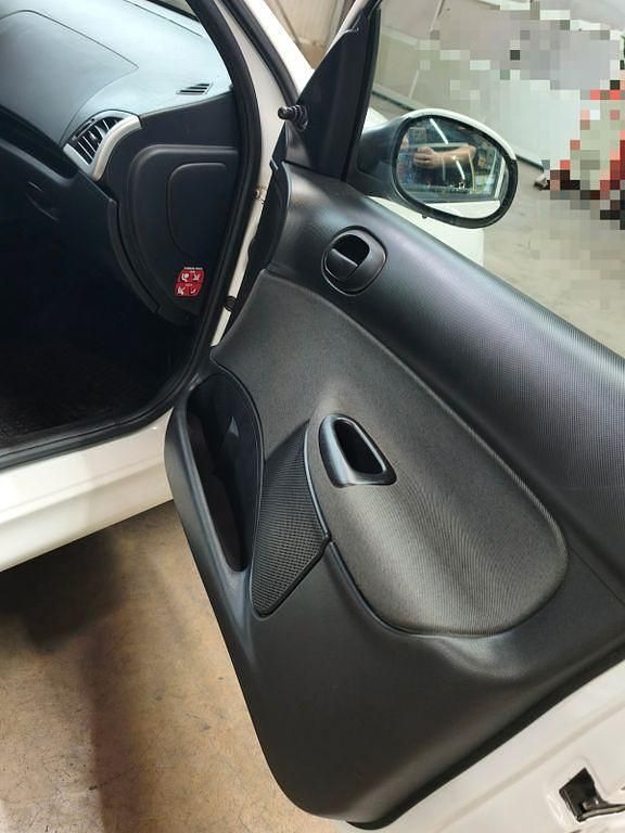 Gebraucht Peugeot 206 Urban Move 73 PS (53 kW) 2012 Weiß Limousine