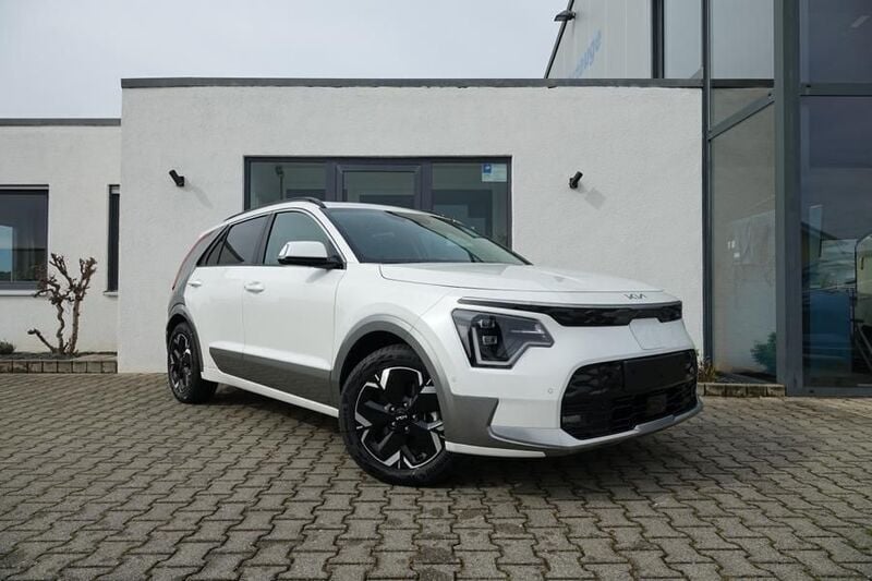 Snow white pearl Gebraucht 2023 Kia e-Niro Inspiration SUV | 33.970 € (Etwas zu teuer) - Bild 1/4