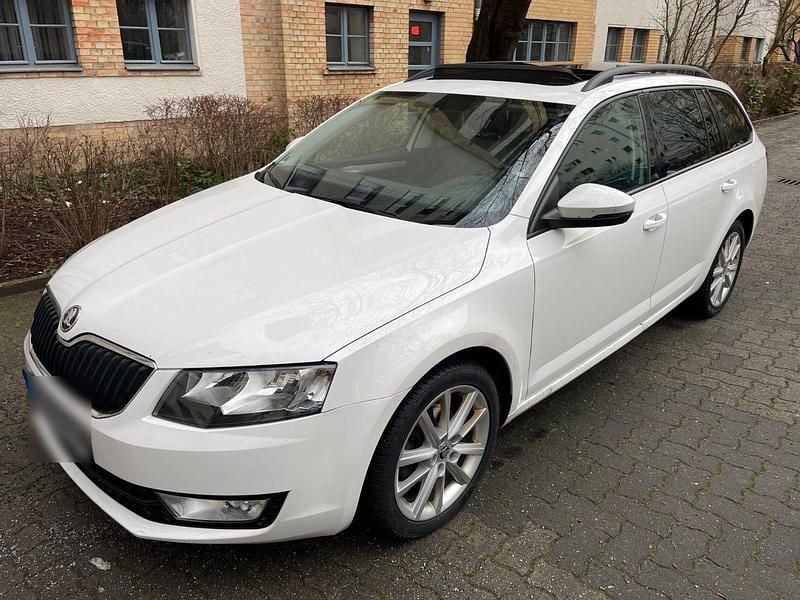 Usado Skoda Octavia Ambition 150 HP (110 kW) 2016 Branco Carrinha