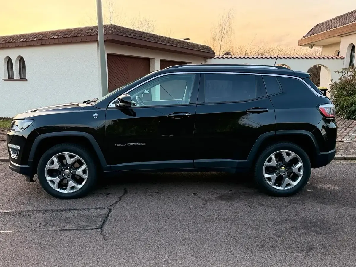 Gebraucht Jeep Compass 140 PS (102 kW) 2017 Schwarz SUV