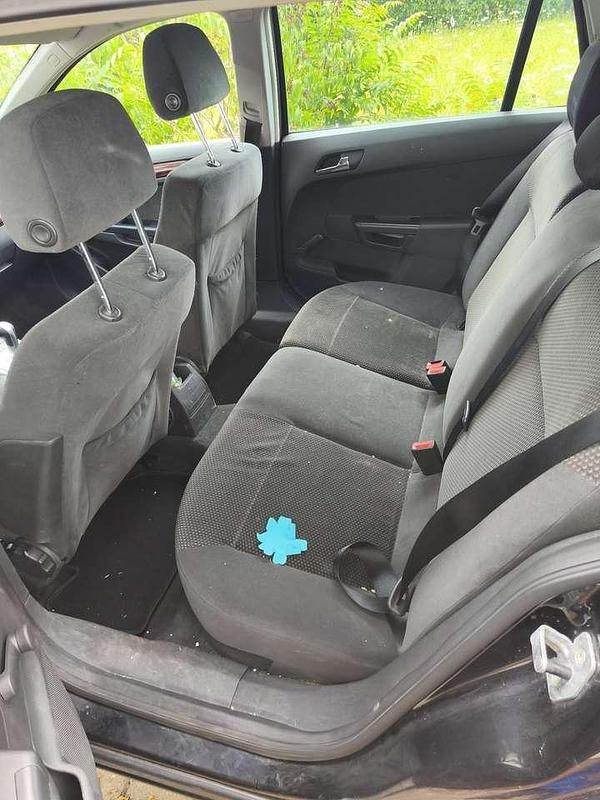 Schwarz Gebraucht 2004 Opel Astra Limousine | 2.500 € (Fairer Preis) - Bild 1/4