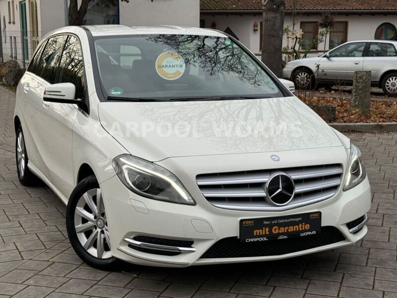 Weiß Gebraucht 2012 Mercedes B180 Van / Kleinbus | 10.990 € (Fairer Preis) - Bild 1/4