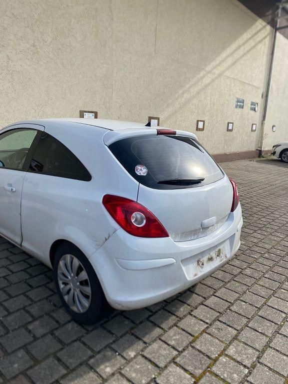 Gebraucht Opel Corsa Color Edition 86 PS (63 kW) 2011 Weiß Kleinwagen