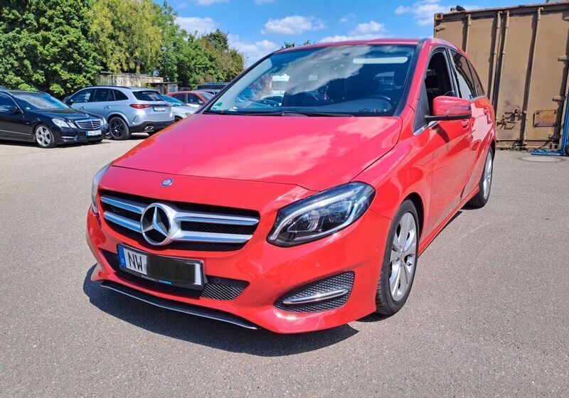 Rot Gebraucht 2015 Mercedes B220 Urban Van / Kleinbus | 15.400 € (Fairer Preis) - Bild 1/4