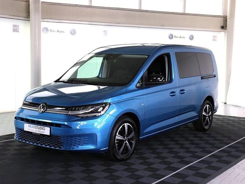 Blau Gebraucht 2022 VW Caddy Maxi Life Van / Kleinbus | 33.480 € (Etwas zu teuer) - Bild 1/4