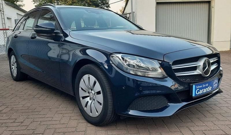 Blau Gebraucht 2018 Mercedes C220 Limousine | 17.850 € (Guter Preis) - Bild 1/4