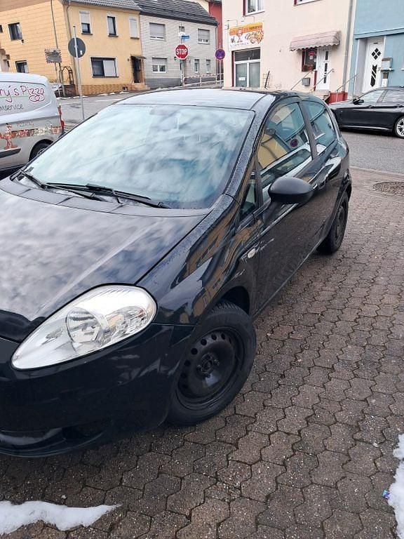 Schwarz Gebraucht 2009 Fiat Punto Limousine | 1.200 € (Guter Preis) - Bild 1/4