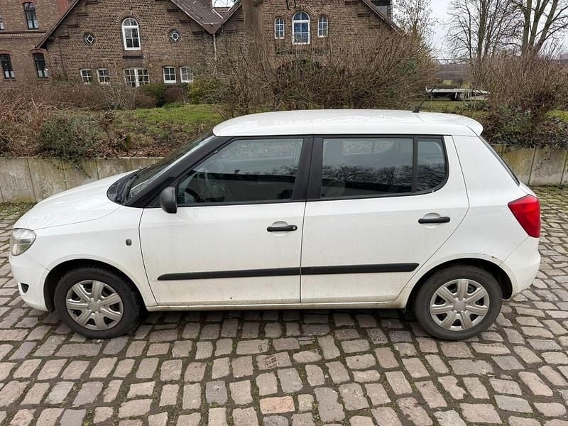 Gebraucht Skoda Fabia Cool Edition 60 PS (44 kW) 2012 Weiß Kleinwagen