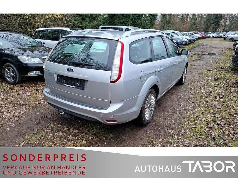 Gebraucht Ford Focus Titanium 125 PS (91 kW) 2010 Polarsilber metallic Kombi