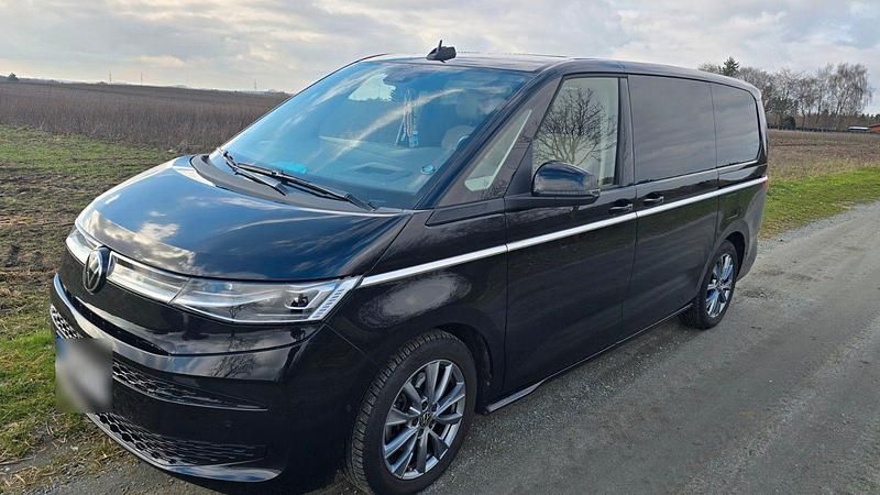 Gebraucht VW Multivan Style 150 PS (110 kW) 2023 Schwarz Van