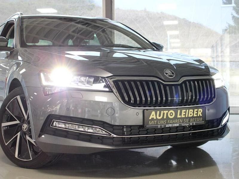 Gebraucht Skoda Superb Style 150 PS (110 kW) 2024 Graphite grau metallic (metallic) Kombi